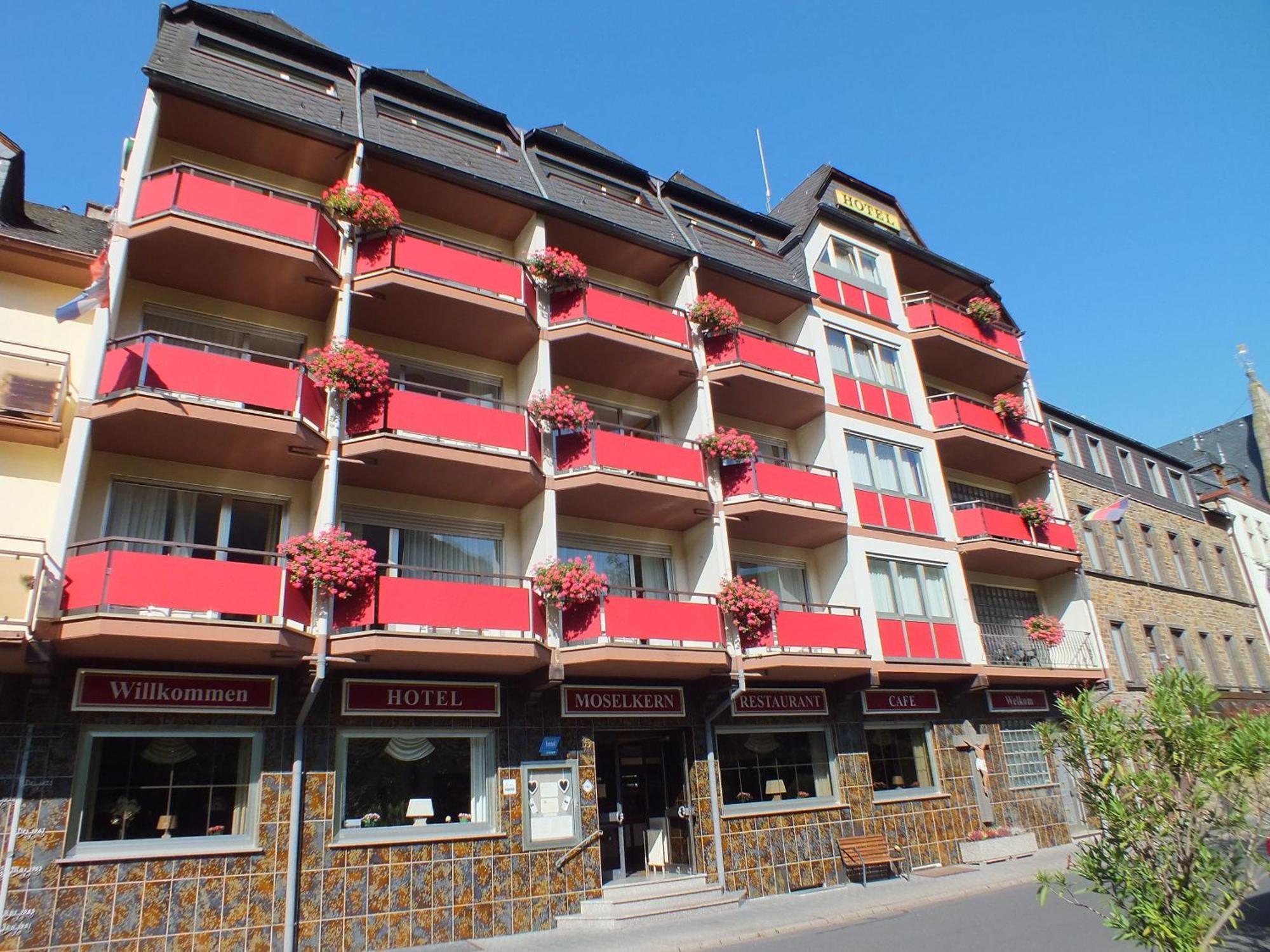 Hotel Moselkern Exterior photo
